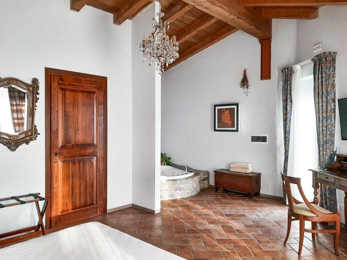 Borgo I Tre Baroni - Spa Suites & Resort Poppi Exterior photo