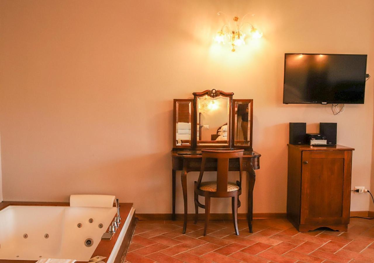 Borgo I Tre Baroni - Spa Suites & Resort Poppi Exterior photo