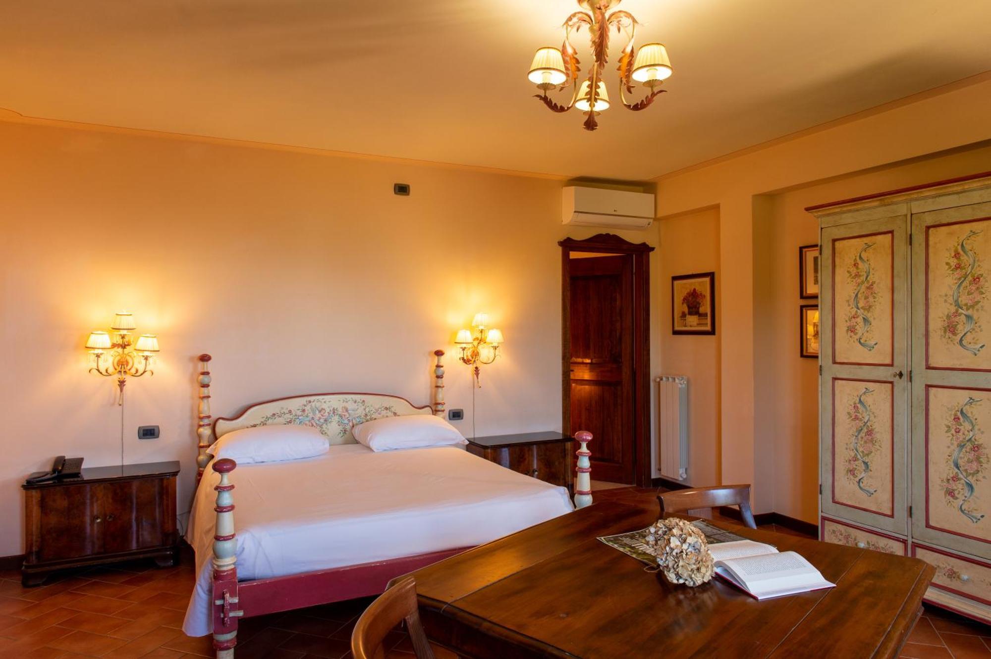 Borgo I Tre Baroni - Spa Suites & Resort Poppi Room photo